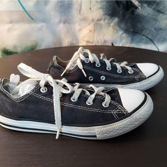 Converse sneakers youth size 3 in good condition - Picture 1 of 7